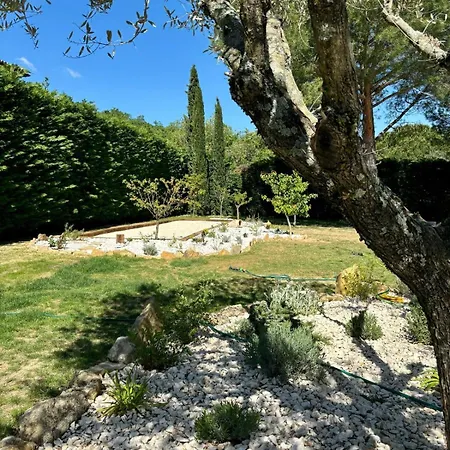 Des Muriers Bed & Breakfast 3*